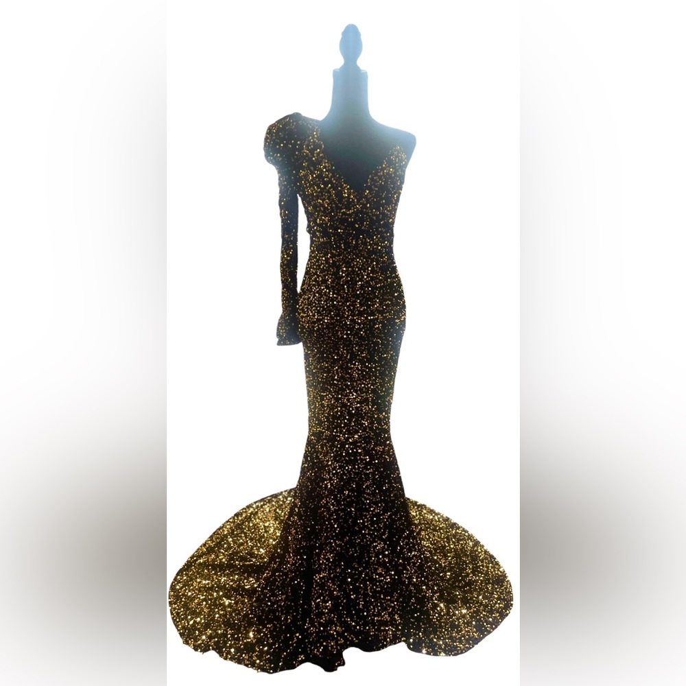 Elegant Gold Sequin Evening Gown
